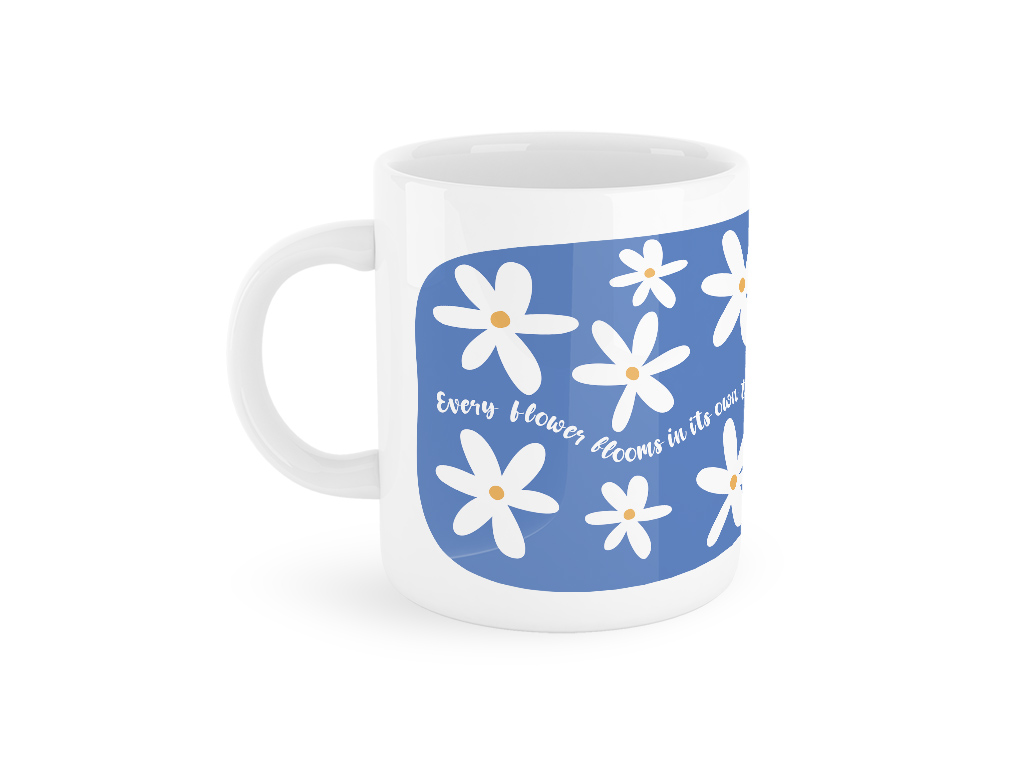 Tazza My Mug Daisy azzurro con simpatiche margheritine su sfondo azzurro e frase motivazionale