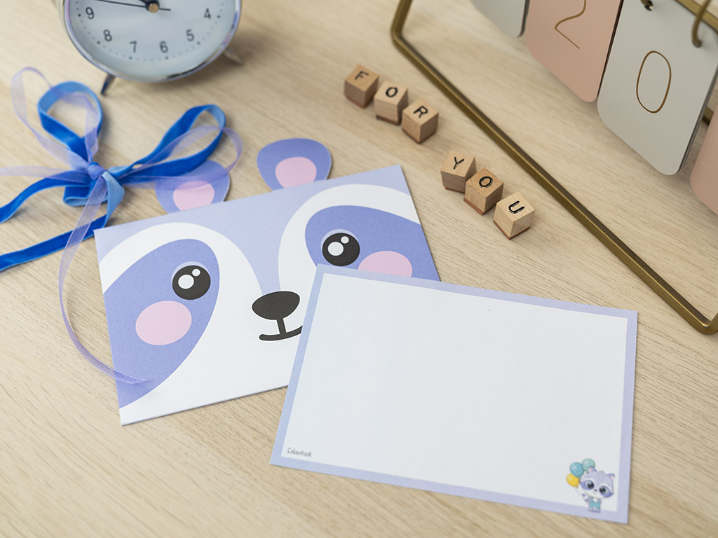 Biglietto augurale Orsetto lavatore su scrivania