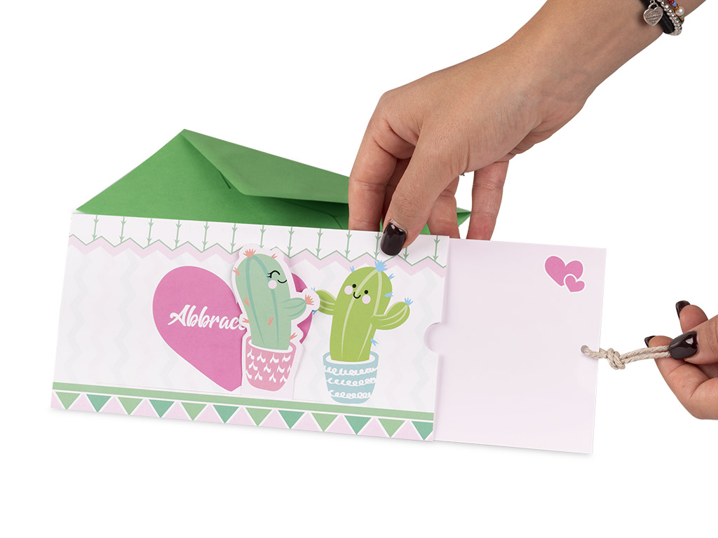 Dettaglio biglietto augurale a scorrimento Abbracciami