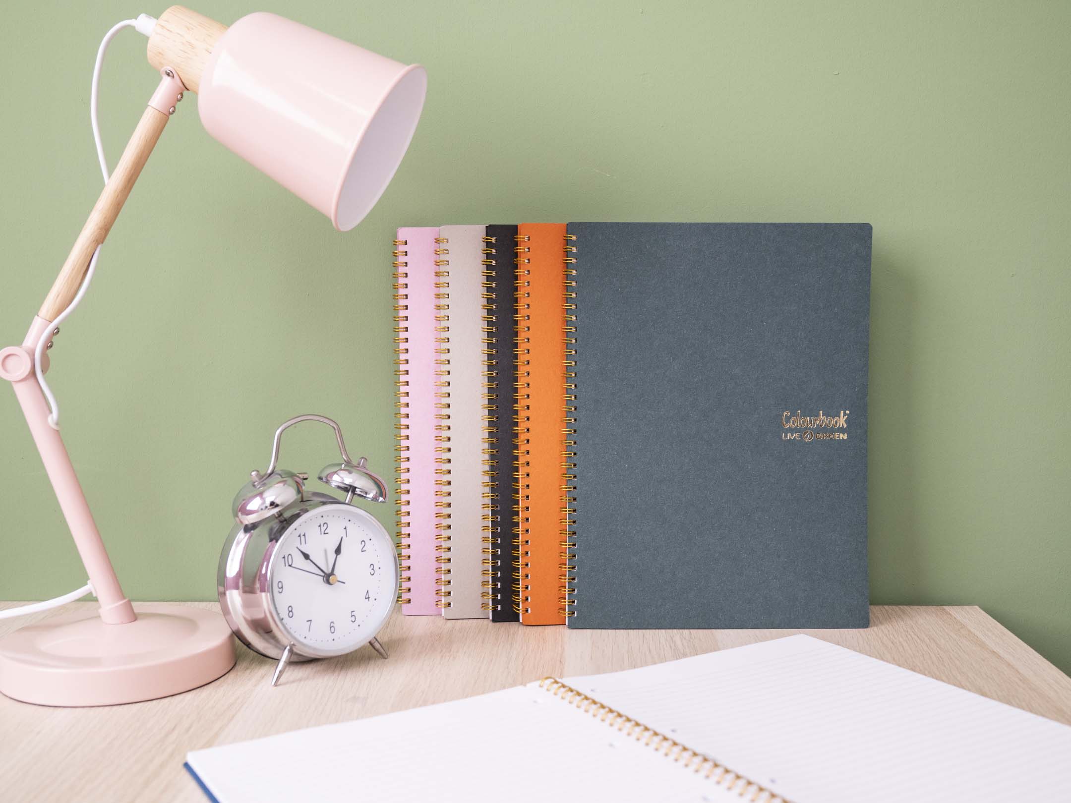 Quaderni a spirale A4 Live Green ambientata