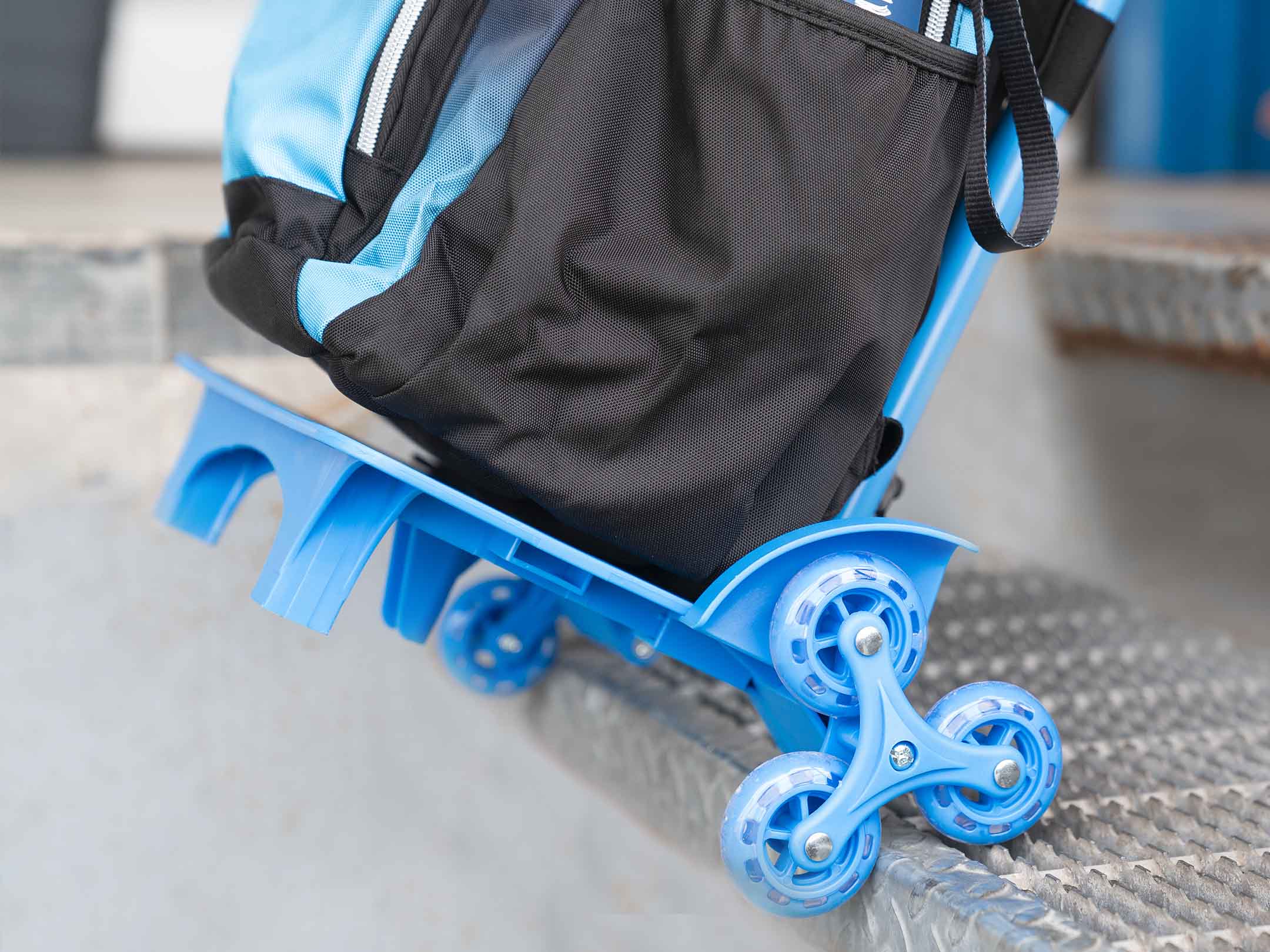 ambientata ruotra trolley porta zaino