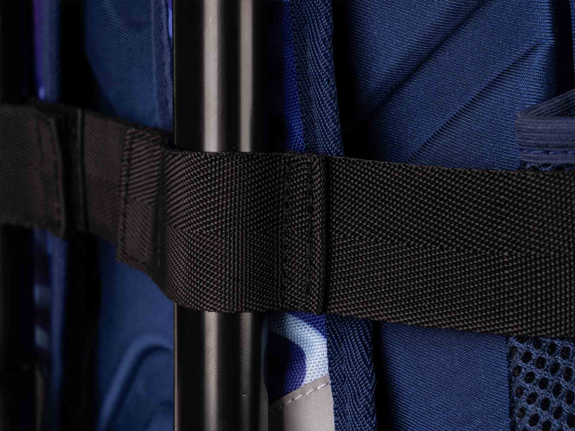 dettaglio-agganci-trolley-porta-zaino-nero