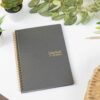 ambientata-quaderno-a5-con-spirale-live-green-ardoise