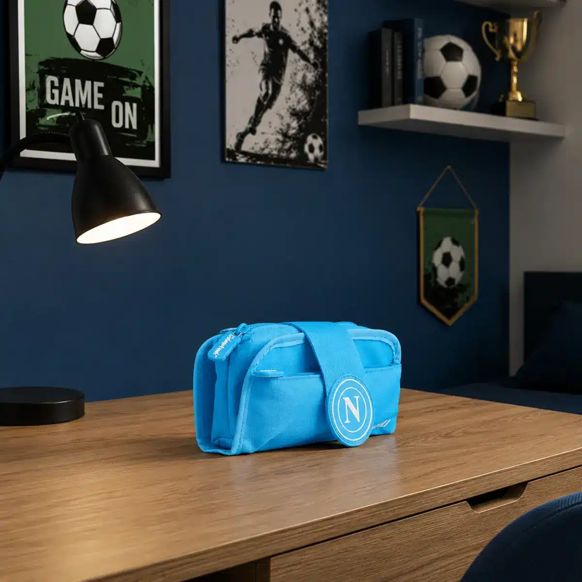portapenne-2-in-1-ssc-napoli-azzurro-ambientata